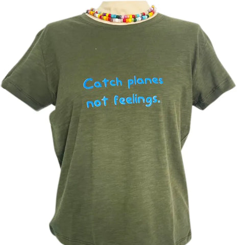 T-SHIRT 'Catch Planes not Feelings'